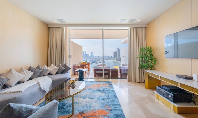 Palm Jumeirah Apartment | Exquisite Apartment with Private Beach at FIVE Palm Jumeirah