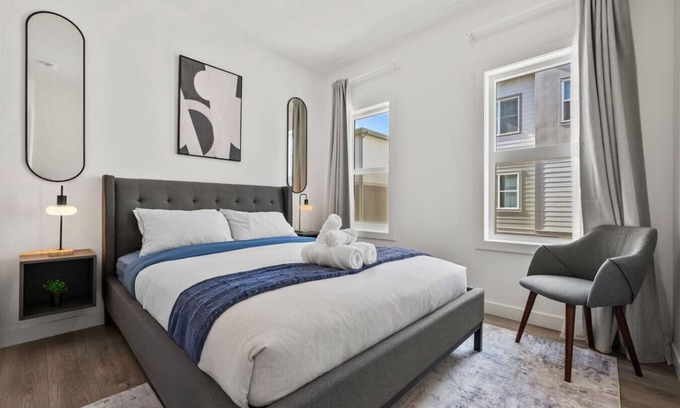 Springbank Hill House | Luxury Aspen 2BR Home » 2 Car Garage » Netflix