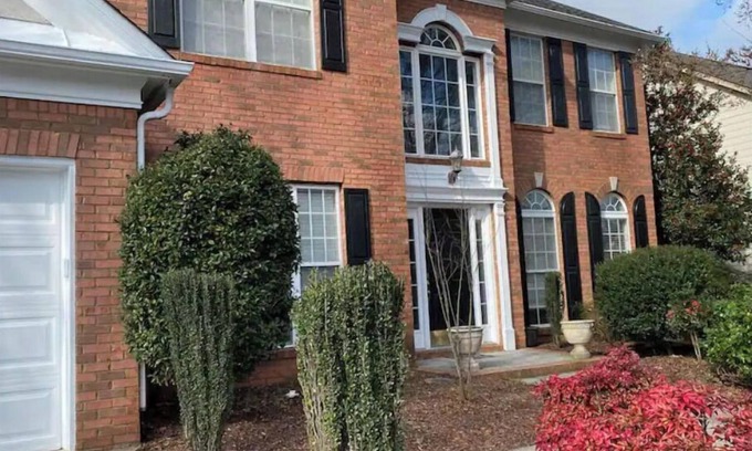Smyrna House | Stylish Atlanta Home Steps from Braves Stadium & Pool