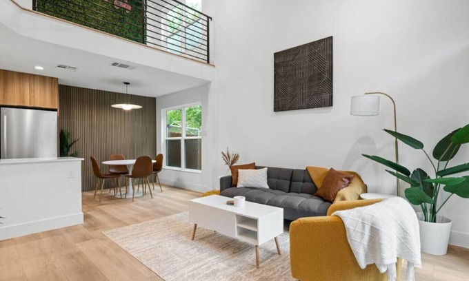 Gracywoods House | Elegant Austin Bungalow with Family-Friendly Amenities