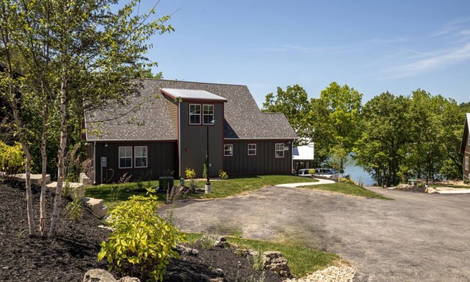 Kimberling City Cabin | Indulge in a Bunk Room Retreat with Hot Tub & Lake Views