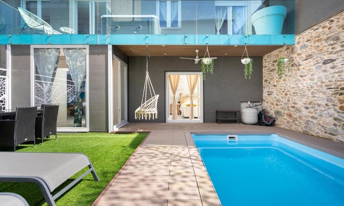 O Barco de Valdeorras Apartment | Unforgettable Barco de Valdeorras with Oceanfront Pool