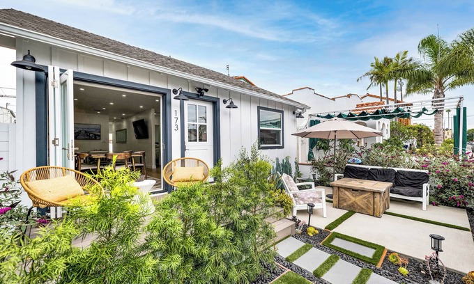 Belmont Shore House | Exquisite Beach Bungalow with Ocean View in Belmont Shore