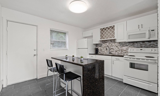 Palm Beach - West Palm Beach House | Coastal Condo Retreat with Fast Wifi and Family Amenities