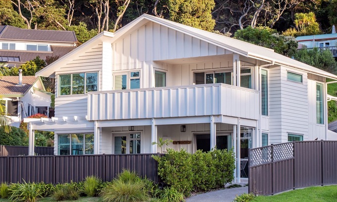 Ohope Condo | Ideal Beach Flat with Ocean View & Pet-Friendly Amenities