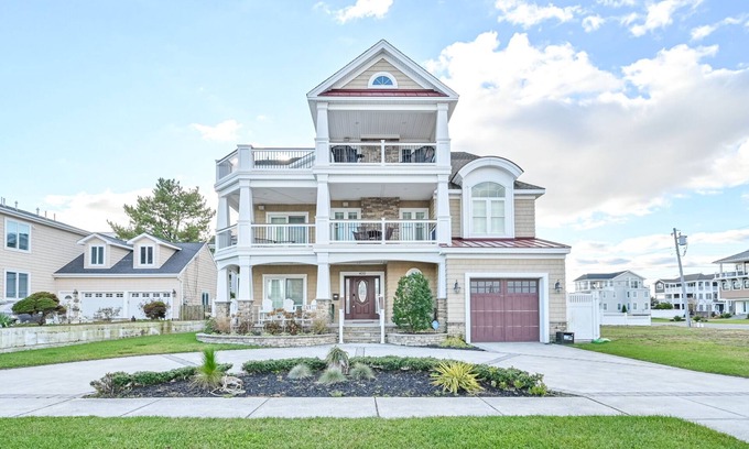 A-Zone House | Beachfront Estate with Private Pool & Hot Tub - Rated 10/10