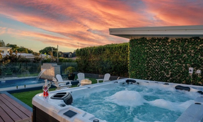 Long Jetty House | Discover a Cozy Retreat with Heated Pool Near the Beach