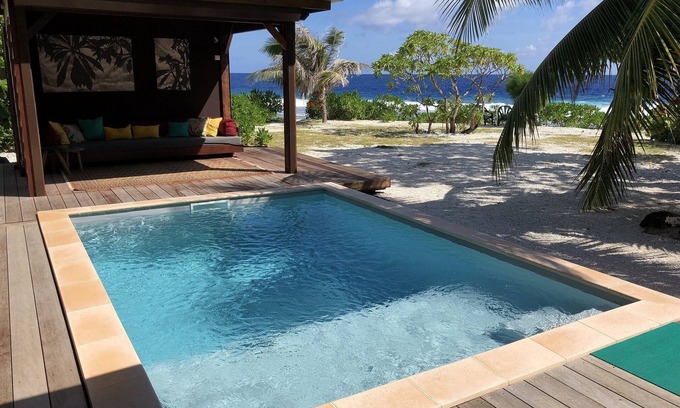 Temae House | Beach House Retreat with Pool & Ocean View - 10/10 Rating