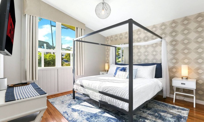 Belmont Shore House | Oceanfront Beach House with Hot Tub & Spa - Rated 10/10