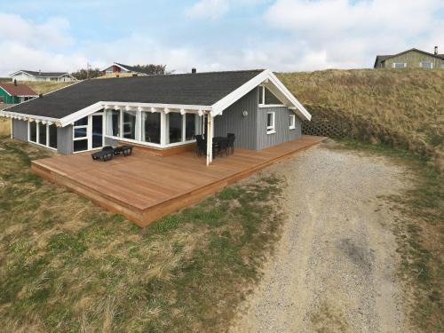 Grønhøj House | Spacious 10-Person Holiday Home in Løkken with Pool