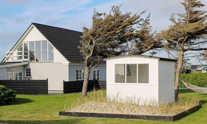 Nr. Lyngby Strand House | Spacious 14-Person Holiday Home with Oceanfront Views