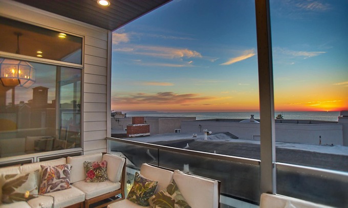 The Strand House | Seaside Townhouse with Breathtaking Ocean Vistas