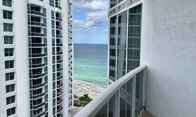 Sunny Isles Beach Hotel | Beautiful Beach Resort Studio with Partial Ocean View