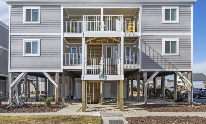 Ocean Isle Beach Condo | Unforgettable Beach Getaway with Ocean Views and Pool