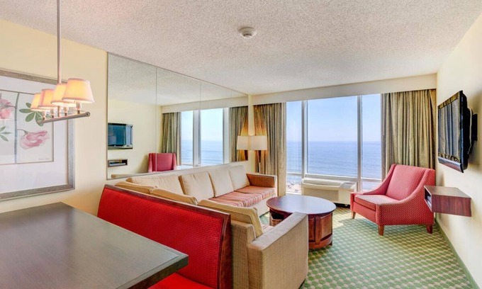 Northeast Virginia Beach Hotel | Beachfront 1BR Suite with Full Kitchen & Ocean View in VA Beach