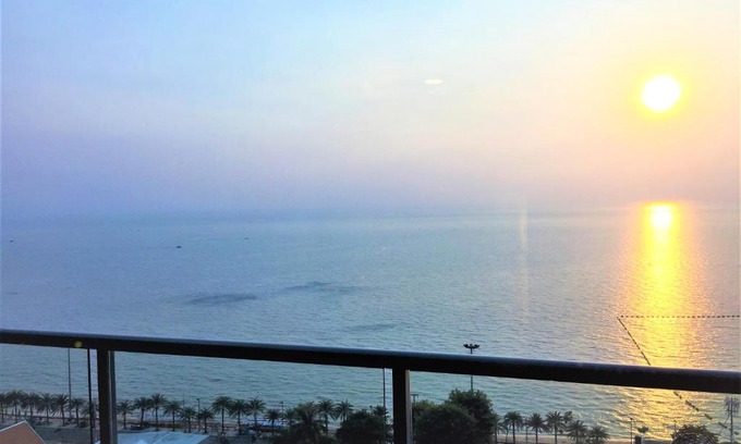 Na Kluea Apartment | Beachfront Bliss at Aeras - 4-Star with Ocean Views