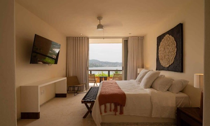 Playa Las Gatas Apartment | Relaxing Ocean View Retreat at La Ropa Beach with Spa