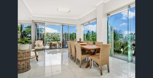 Mission Beach Apartment | Luxury Beachfront Penthouse Dunk Island Views & Prime Village Location