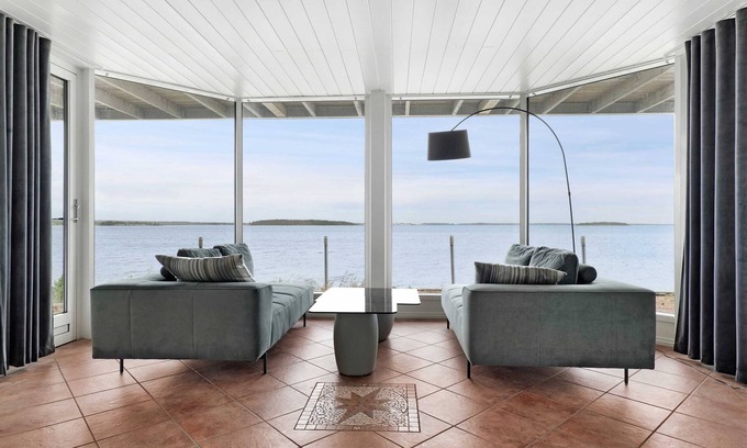 Hortlax Villa | Pet-Friendly Beachfront Villa with Ocean Views near Pite