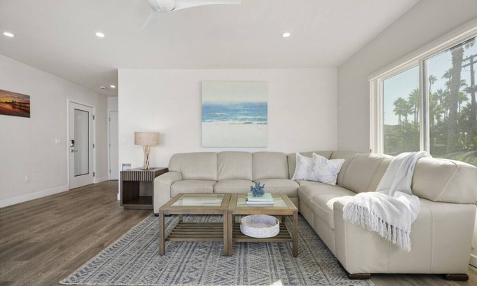 Carlsbad Village Villa | Beachfront Penthouse A: Guest Rated 10/10 with Spa & Kitchen