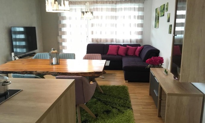 Favoriten Apartment | Elegantly Designed Belvedere View Apartment for Families