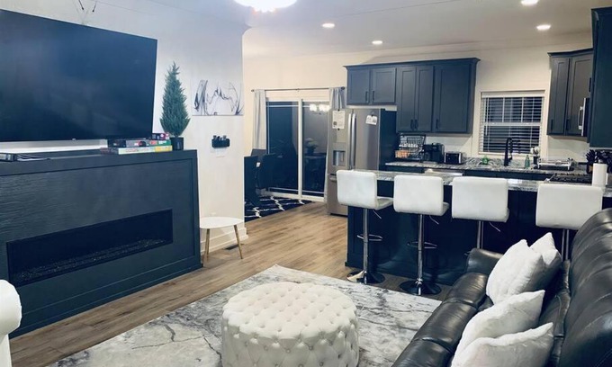 Sevierville Villa | Unwind Near Major Attractions with Game Room & Grill