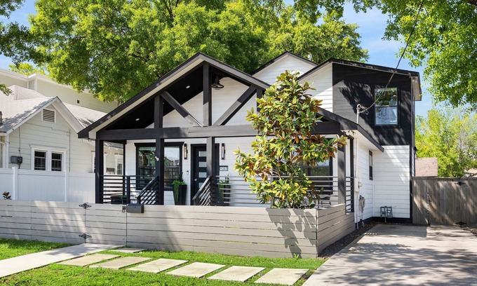 Houston Heights House | Top-Rated Boho Heights Retreat with Spa and Hot Tub