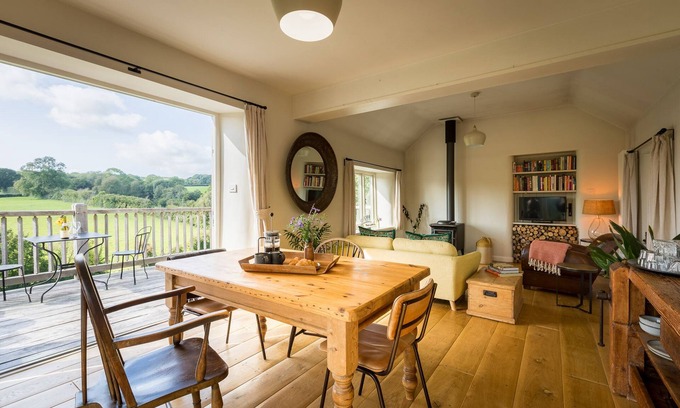 Smallridge Cottage | Secluded Valley Retreat with Kitchen and Family-Friendly Perks