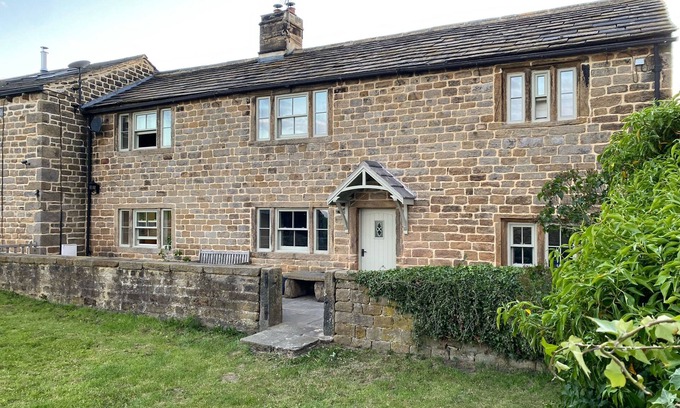 Shipley Cottage | Cozy Boutique Cottage with Hot Tub on Yorkshire Moors