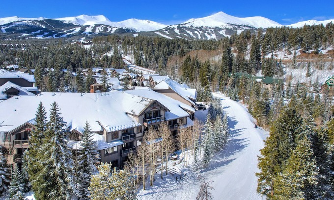 Breckenridge Condo | Unforgettable Mountain Thunder Escape with Pool View & Spa
