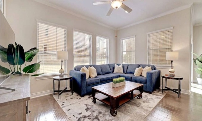 Georgetown House | Guest Rated: 10/10 Brownstone Getaway for Families