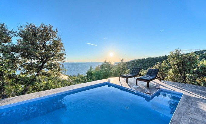 Susica House | Pet-Friendly Bungalow with Ocean View & Private Pool