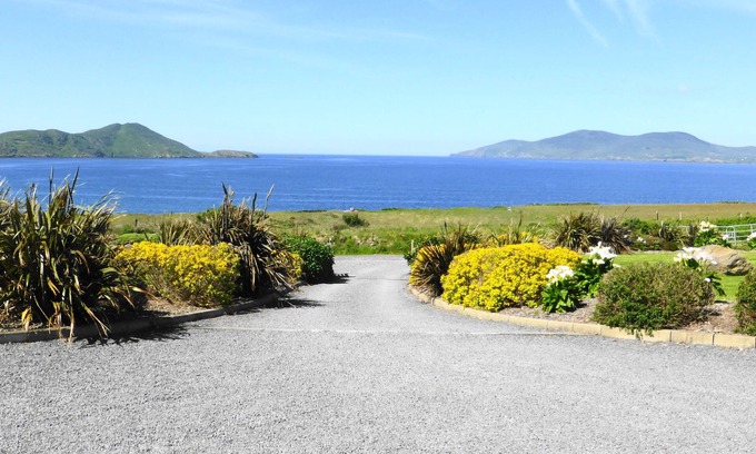 Caherdaniel House | Oceanfront Bungalow in Waterville Kerry with Spa & Pool