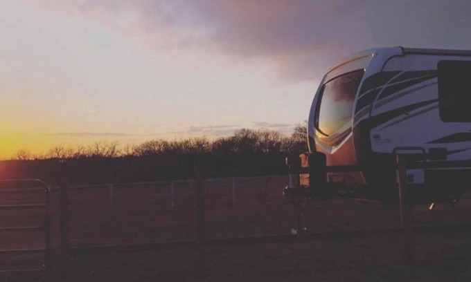 Earlsboro House | Luxury Bunkhouse RV on the farm