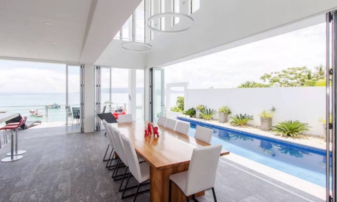 Dauis Bed & Breakfast | Luxury by the Sea- Sunset View Room. Inc Breakfast