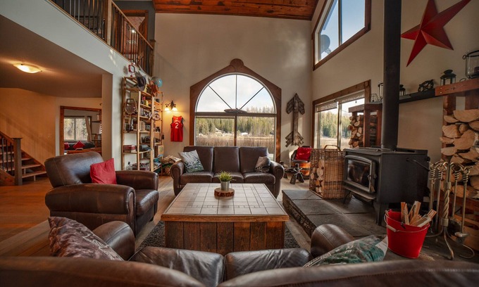 Shannon Lake House | Premier Cabin Retreat at Idabel Lake with Hot Tub & Views