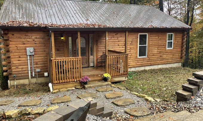 Logan Cabin | Unique Cavalier Log Cabin Retreat Near Hocking Hills