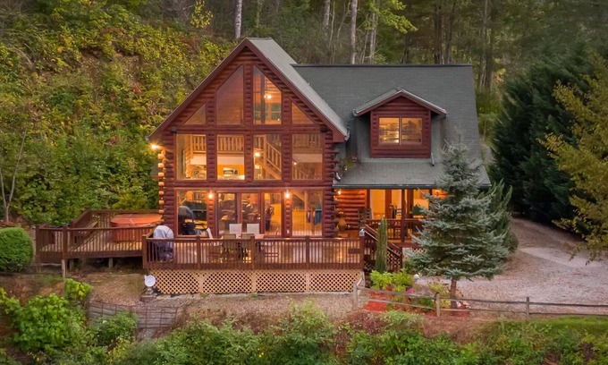 Bryson City Cabin | Explore Eagles Nest Hideaway: Amazing Views & Hot Tub
