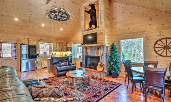 Natures Courtyard House | Elegant Cabin Getaway in Mineral Bluff with Hot Tub