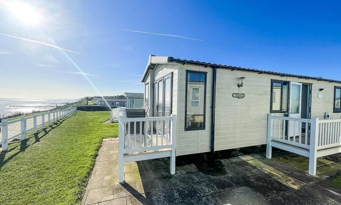 Hopton on Sea House | Impressive Sea View Caravan at Hopton Holiday Park, 10/10