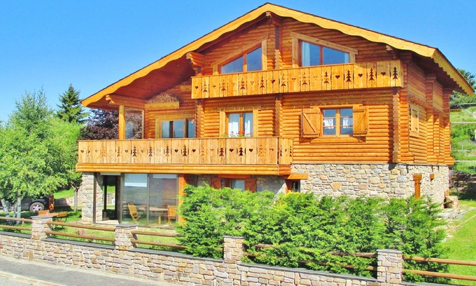 Font-Romeu-Odeillo-Via Ski Chalet | Experience El Pedraforca: 10/10 Chalet with Pool & Spa