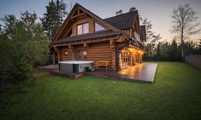 Tatranska Lomnica Ski Chalet | Premier Chalet in High Tatras with Hot Tub & Pet-Friendly