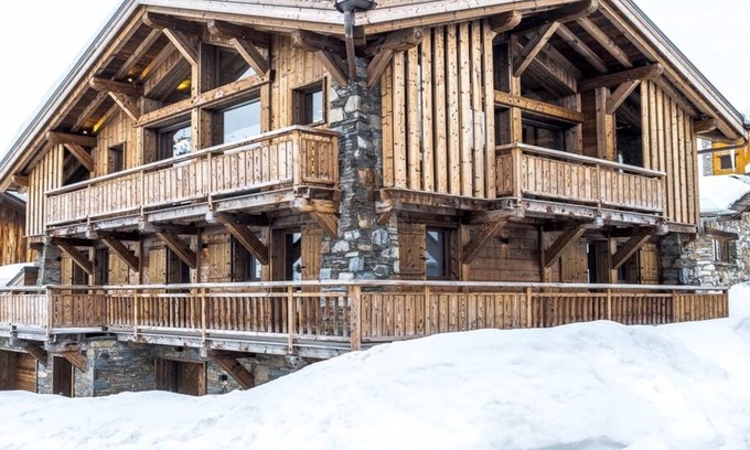 Le Lavachet Ski Chalet | Elegant Chalet in Tignes 2100 with Spa and Slope Access