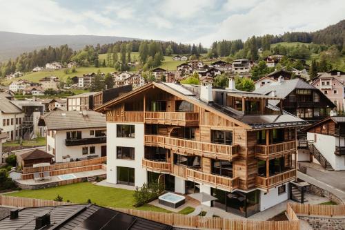 Ortisei Ski Chalet | Exquisite Oceanfront Chalet Milé with Spa & Hot Tub