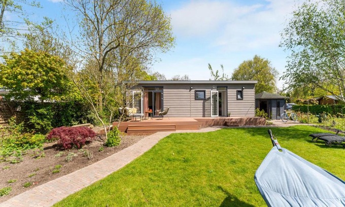 Goedereede House | Charming Chalet with Garden Near Ouddorp - Family Friendly