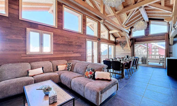 Villarembert Ski Chalet | Luxury chalet near slopes with spa, sauna and parking