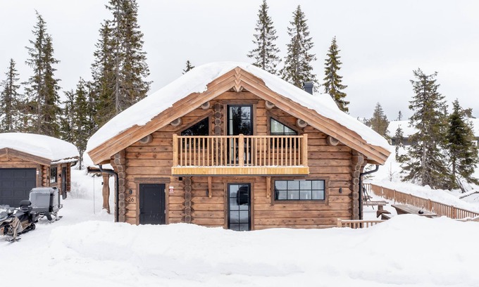 Transtrand House | Elegant Chalet with Pet-Friendly Amenities & Breakfast Options