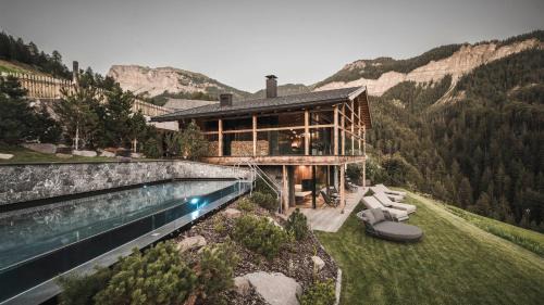 Ortisei Ski Chalet | Elegant Chalet Vilaiet: 4-Star Retreat with Oceanfront Spa