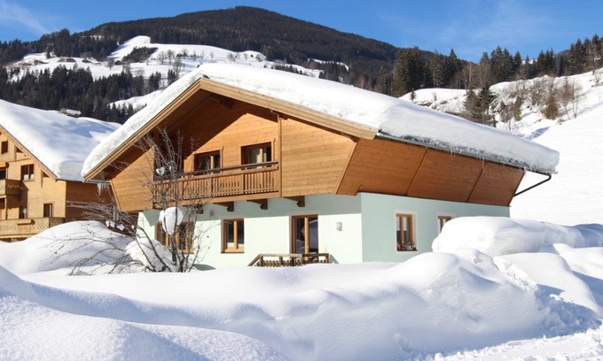 Viehhofen Ski Chalet | Elegant Chalet Retreat with Sauna & Steam Shower, Rated 9.6