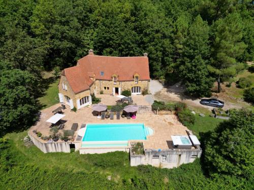 Beynac-et-Cazenac Villa | Elegant Chateau with Pool & Hot Tub in Dordogne - 4 Stars